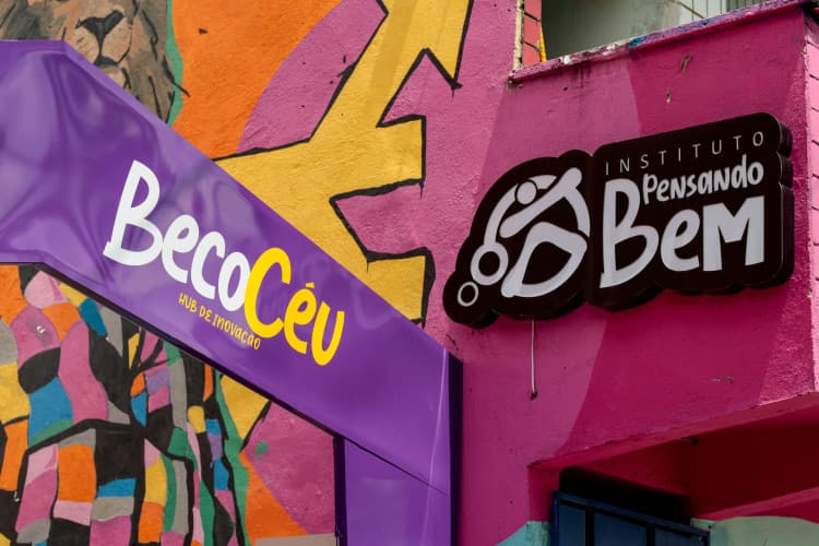 Revitalização e arte urbana no Beco Céu — Favela do Inferninho